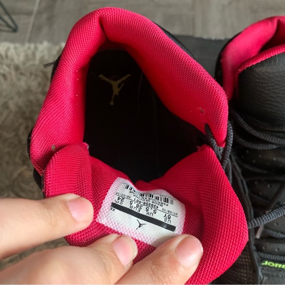 Air Jordan | 13 GS 'Black Voltage Cherry’ (2010) size 6Y - Picture 7 of 7